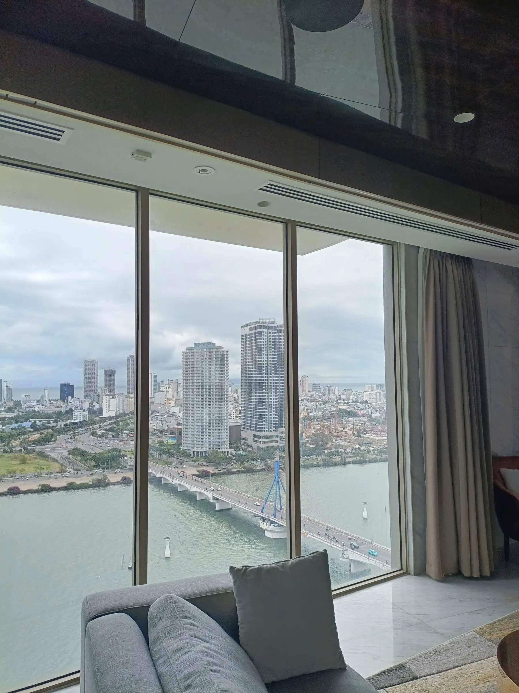 🏙️ CHO THUÊ CĂN HỘ DUPLEX HILTON BẠCH ĐẰNG – VIEW CẦU SÔNG HÀN ĐẲNG CẤP ✨